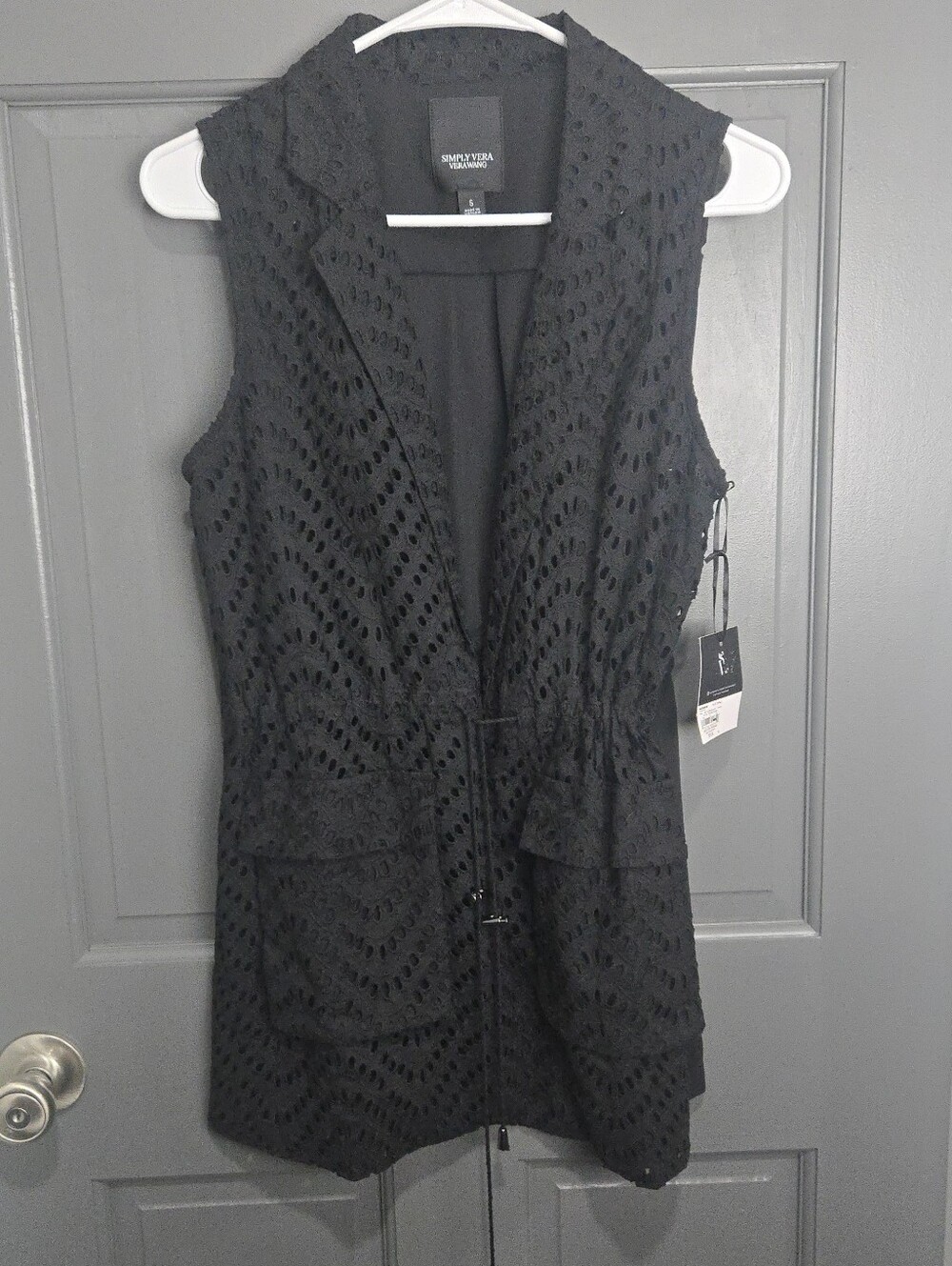 Simply Vera Sleeveless Eyelet Vest - Black